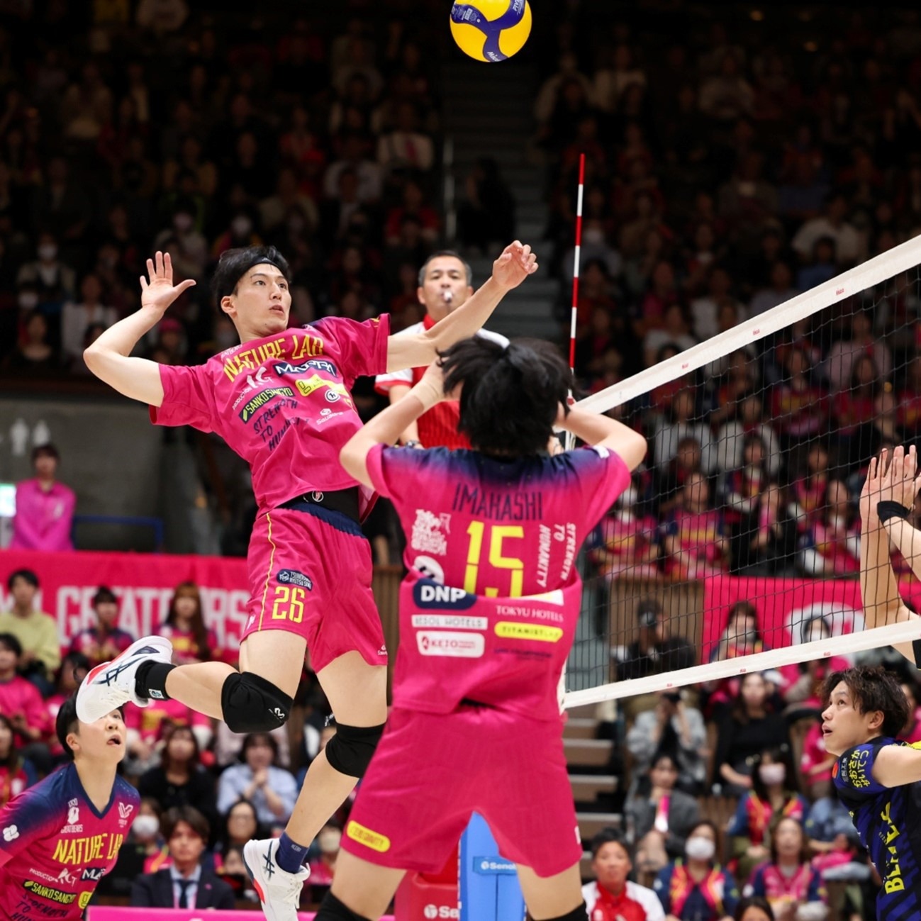 东契奇三双＆里夫斯状态不佳，湖人4分战胜76人